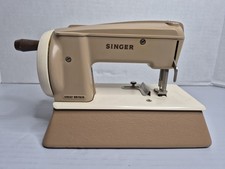 Macchina da cucire a manovella