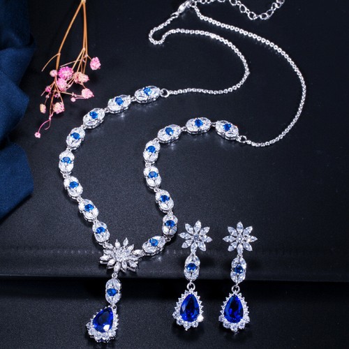 Set gioielli orecchini collana