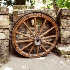 Ruota di carro antica in legno