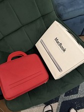 Apple MacBook Pro 13.3" (256GB SSD, Intel Core i5 5.ª Generazione, 2.7 GHz, 8GB)