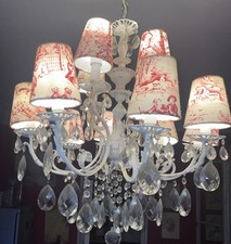 Lampadario Anni 50 In Ottone Decapato Con Cristalli E Paralumi Toile de jouy