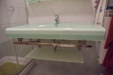 Lavandino bagno in vetro con ripiano inferiore, mensola e specchio