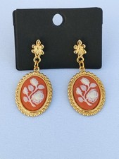 Orecchini con pendente cameo