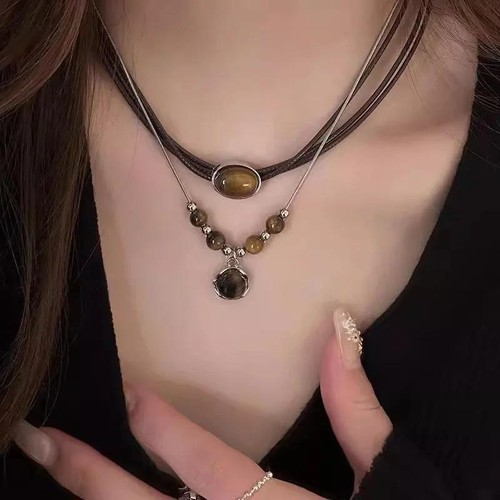 Collana con ciondolo pietra