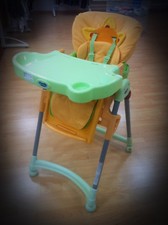 SEGGIOLONE PAPPA GIORDANI REGOLABILE E RICHIUDIBILE CON TAVOLINO E PORTA GIOCHI