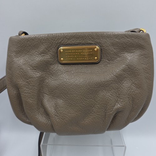 Marc jacobs classic - by, q