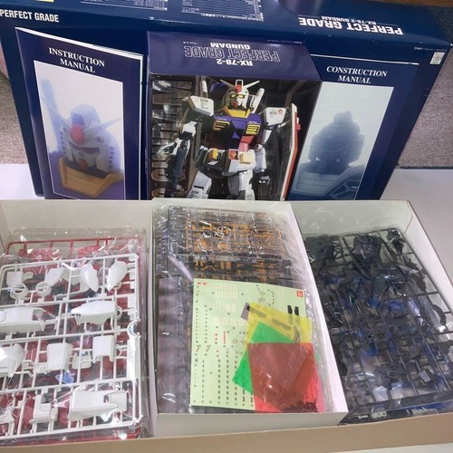 Bandai mobile suit gundam - suit, pg
