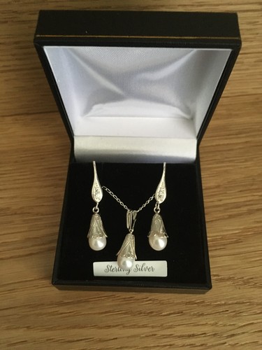 Set collana orecchini - e, perle