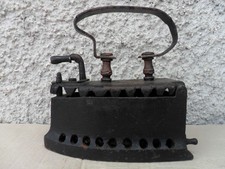 ANTICO FERRO DA STIRO A CARBONE IN GHISA  COMPLETO DI GRIGLIA - PRIMI '900