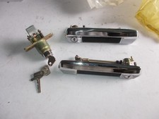 2 MANIGLIE PORTE ANTERIORI BAULE IMPARIGLIO FIAT 124 FAMILIARE DOOR HANDLE KEYS
