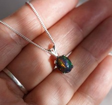 Collana opale nero fuoco