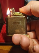 Vecchio accendino a benzina