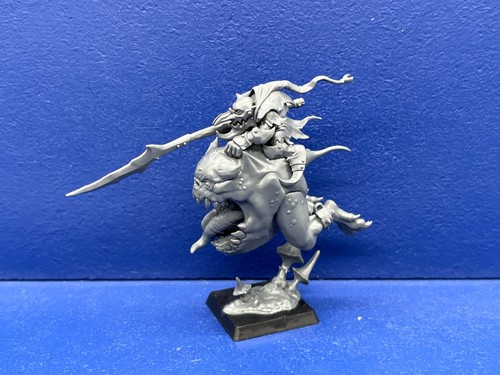 Loonboss giant cave squig - on,