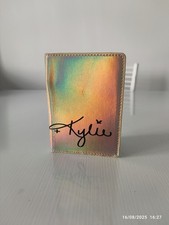 Porta passaporto oro iridescente collection Kendall&Kylie Jenner x Carpisa