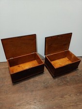 Due cofanetti gemelli in legno