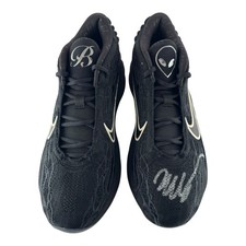 Auto firmata Victor Wembanyama