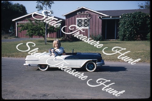 Ragazza pontiac pedale - pedale, auto