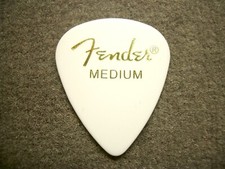 6 Fender® 351 Plettri, Medium