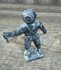 Raro subacqueo in metallo fuso