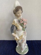 Lladro Porcelain Figurine