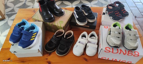 Scarpe bambino stock - bambino,