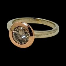 Anello con diamanti, colore