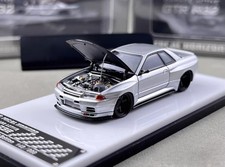  FH 1:64 Silver Carbon Skyline