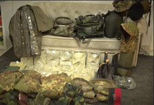 LOTTO ESERCITO MEGALOTTO 60 PEZZI UNICI fondine gradi divise stivali militaria