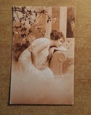 RITRATTO DI DONNA PENSIEROSA SUL DIVANO - PRIMI '900 - RARISSIMA -