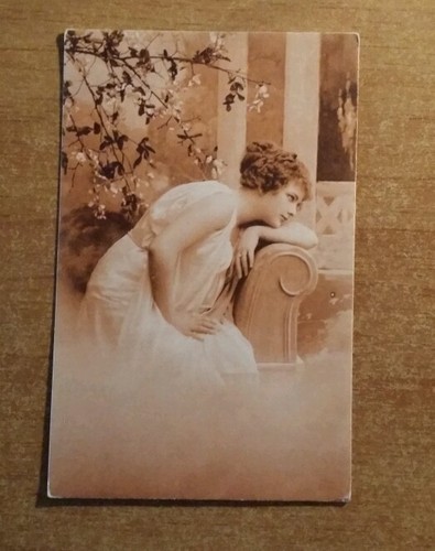 Ritratto donna pensierosa - ritratto, di