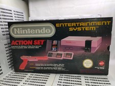 NINTENDO NES ACTION SET, CON 2 GIOCHI E ACCESSORI , USATO