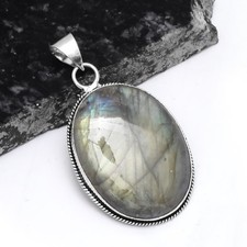 Ciondolo etnico fatto a mano