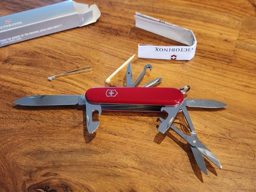 Victorinox red super tinker - victorinox,