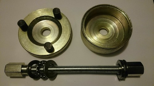 Utensile per boccole braccetto