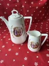 Antica caffettiera e lattiera