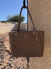 NWOT GUESS Noelle 4-G Logo