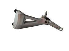 SUPPORTO PEDANA POSTERIORE DESTRA ORIGINALE SUZUKI SV 650 1999/02 4370019F00000