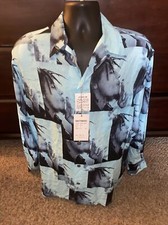 Camicia blu nuova con