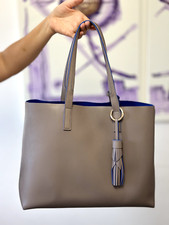 Borsa Intrend in spalla in simil pelle color grigio tortora, stile muta