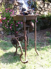 Antica Forgia trasformata in Barbecue da giardino o terrazzo primi '900