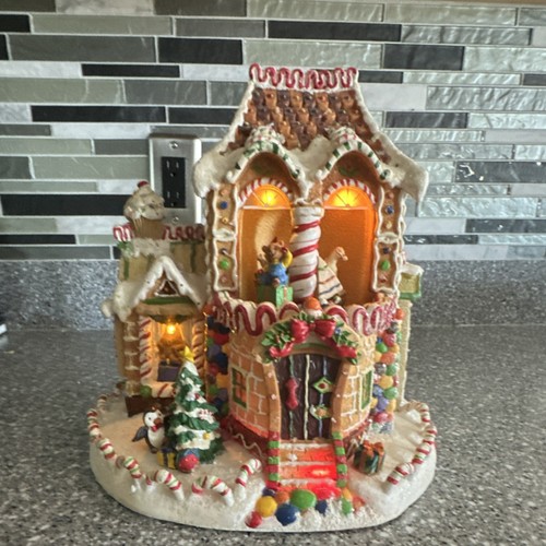 Gingerbread house lighted - gingerbread,
