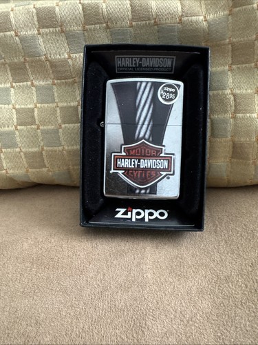 Zippo cover on - on, box