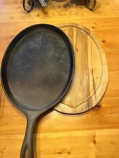 Ghisa da tavolo da scaldare in forno con piatto in legno