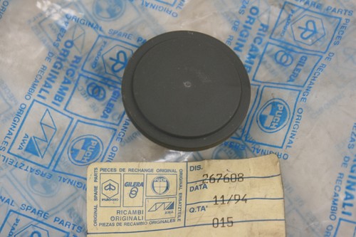 Tappo dado ruota anteriore