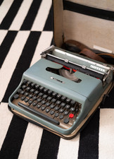 Macchina da scrivere Olivetti