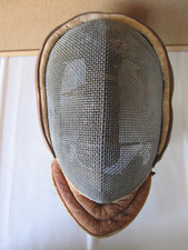 Antica maschera da scherma vintage casco in ferro e pelle