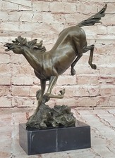 Bellissimo busto di cavallo in