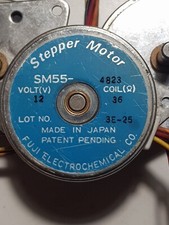 N. 4 motori passo-passo FUJI SM55 12 Volt 35 ohm usati in buone condizioni
