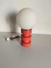 piccola lampada da tavolo in