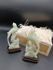 Sculture In Giada Orientali Made In Japan con Base in Legno